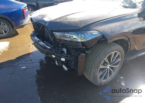 2026 BMW X6 xDrive40I z USA, uszkodzony, nr VIN 5UX33EX05T9293447